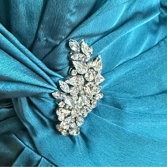 Mother of the Bride gown: Jade by Jasmine size 18 - Picture 2 of 4